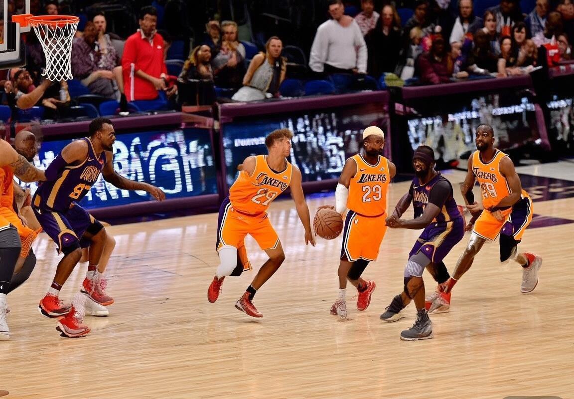 2019湖鹈巅峰对决：巨星战术交锋，湖人鹈鹕激情碰撞(图3)